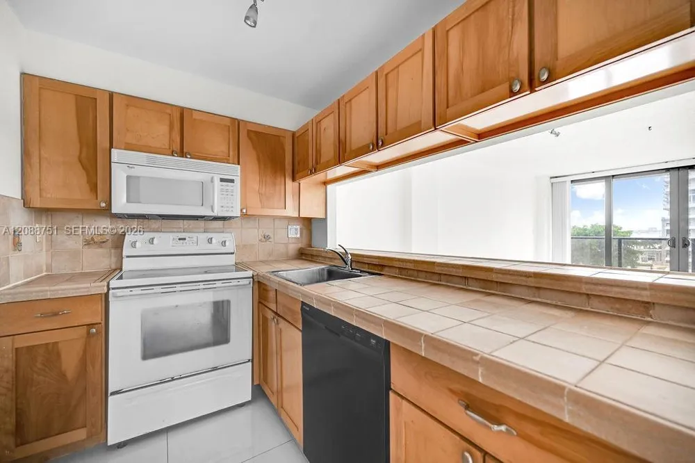 600 NE 36th St #508 Miami, FL 33137