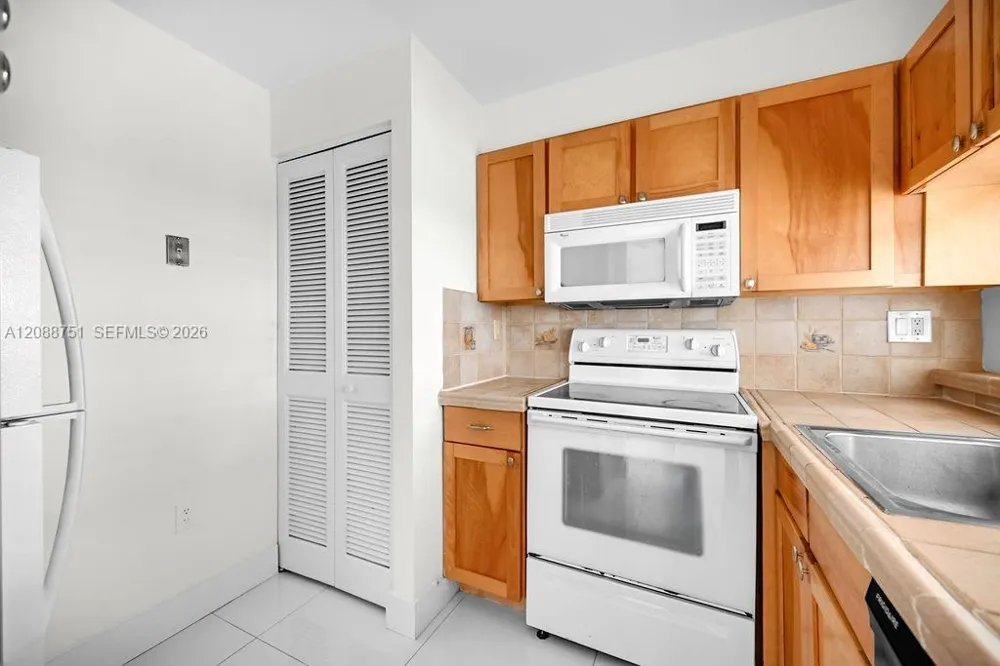 600 NE 36th St #508 Miami, FL 33137