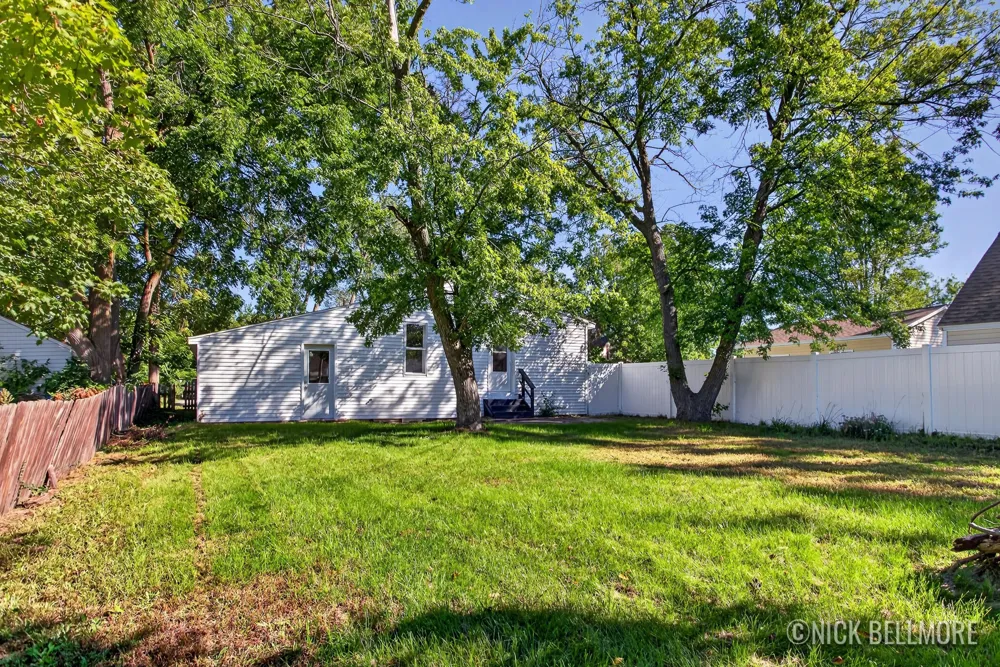 576 W 20th Street Holland, MI 49423
