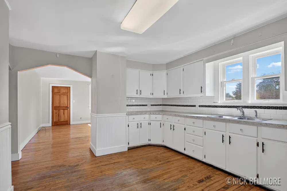 576 W 20th Street Holland, MI 49423