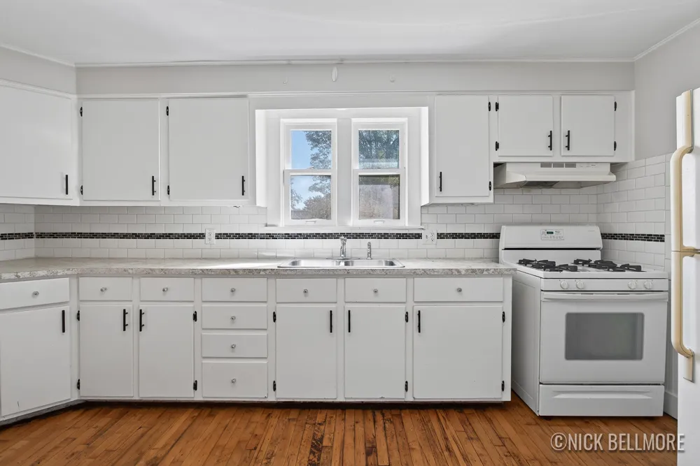576 W 20th Street Holland, MI 49423