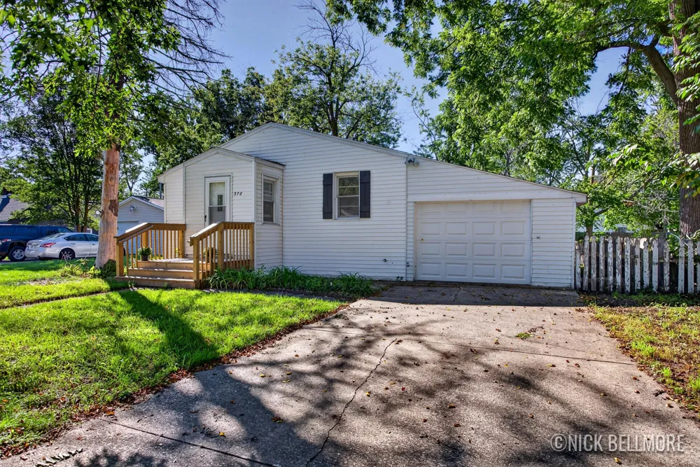 576 W 20th Street Holland, MI 49423