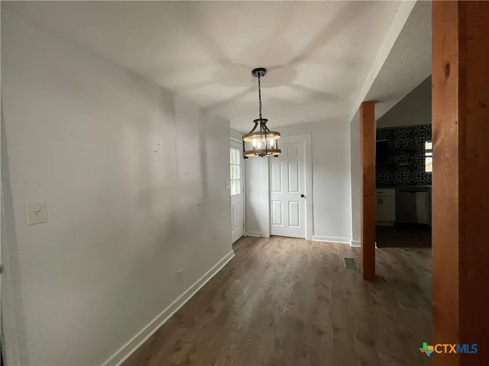 625 E 13th Avenue Belton, TX 76513
