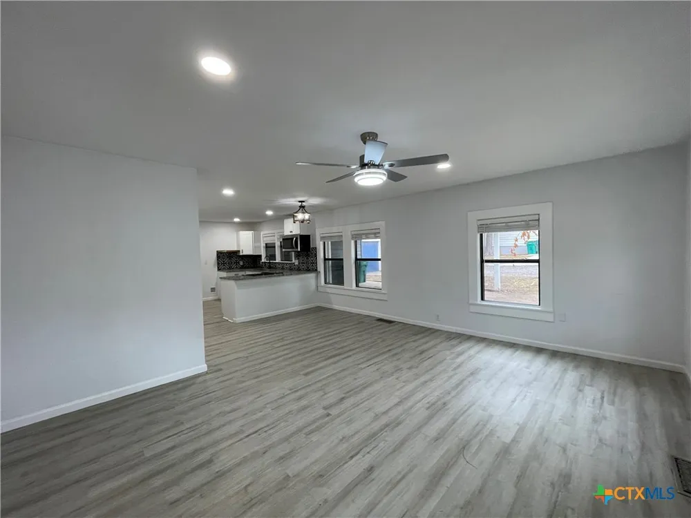 625 E 13th Avenue Belton, TX 76513