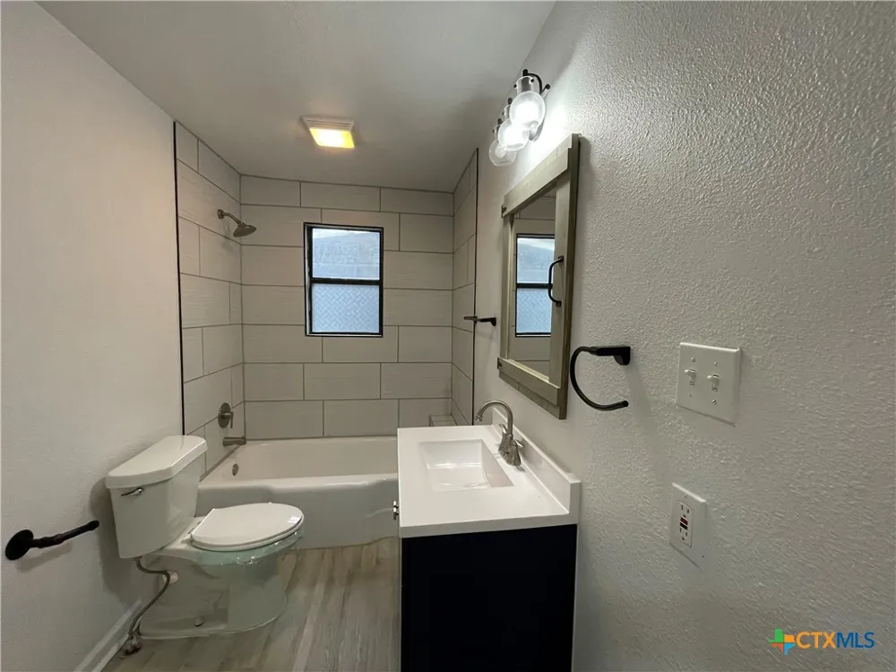 625 E 13th Avenue Belton, TX 76513