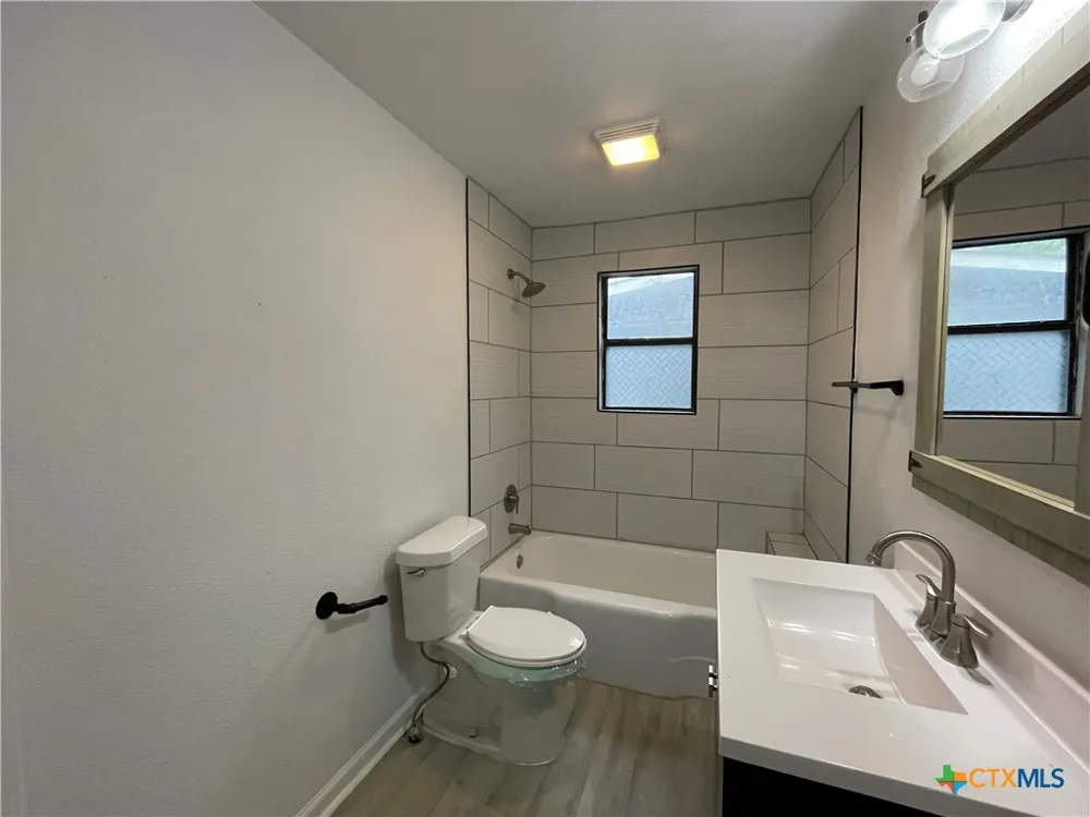625 E 13th Avenue Belton, TX 76513