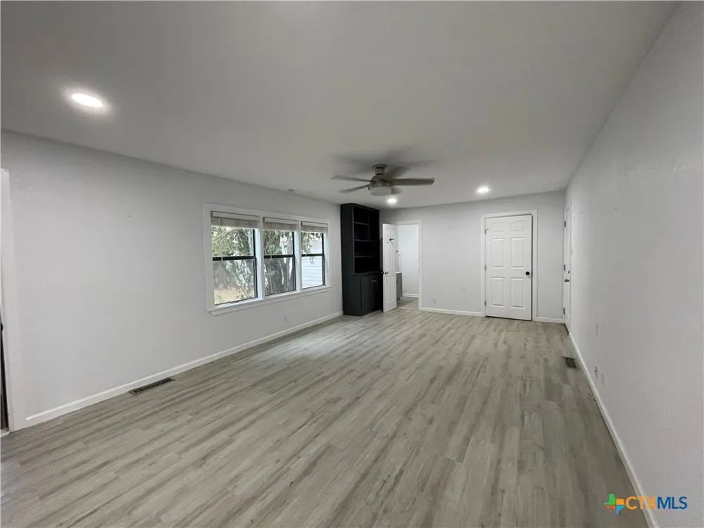 625 E 13th Avenue Belton, TX 76513