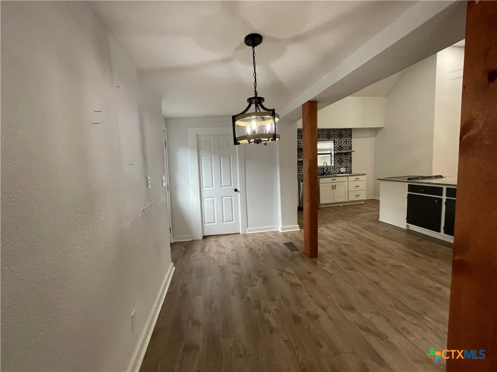625 E 13th Avenue Belton, TX 76513