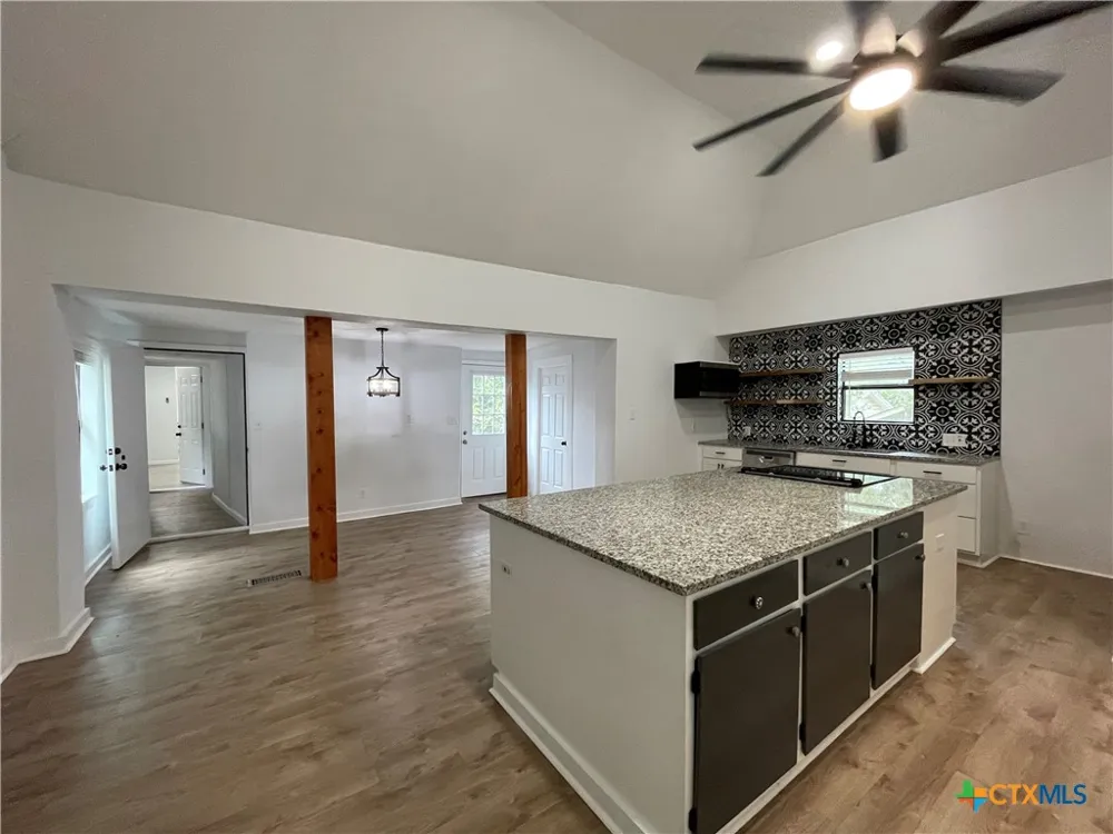 625 E 13th Avenue Belton, TX 76513