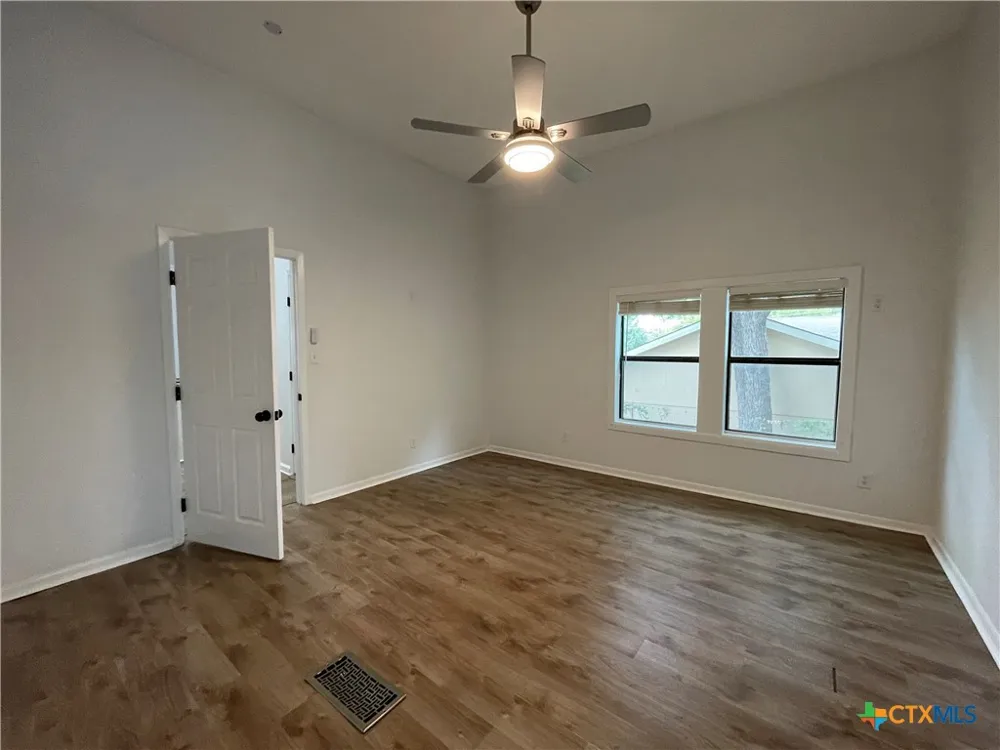 625 E 13th Avenue Belton, TX 76513