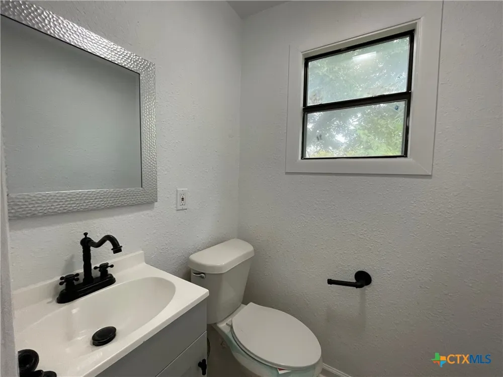 625 E 13th Avenue Belton, TX 76513