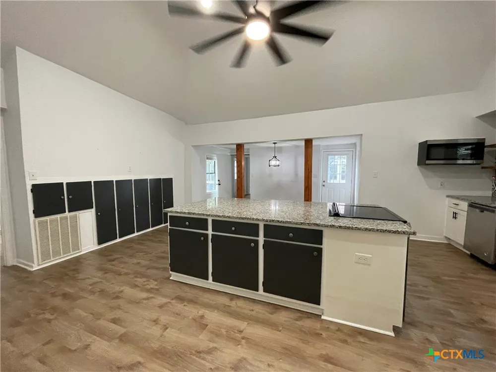 625 E 13th Avenue Belton, TX 76513