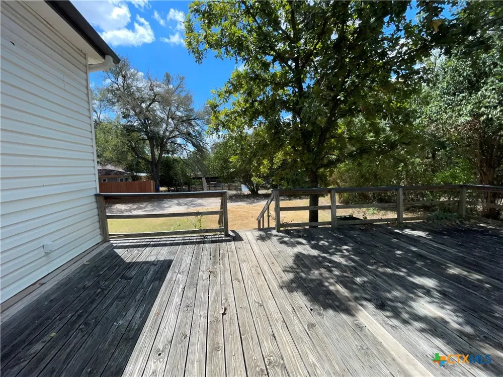 625 E 13th Avenue Belton, TX 76513