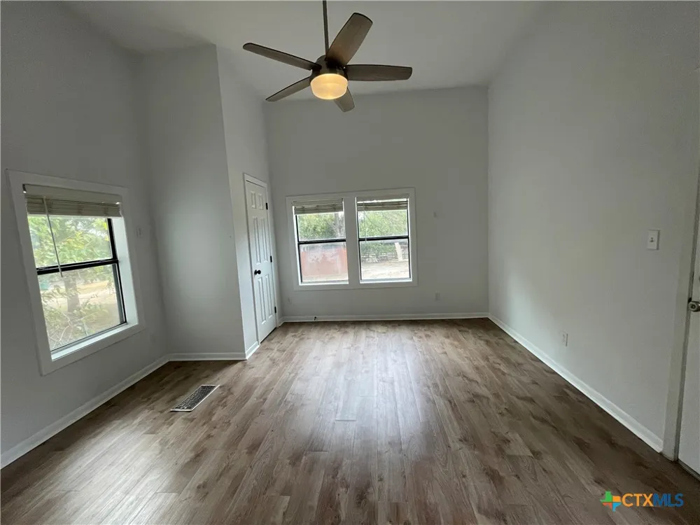 625 E 13th Avenue Belton, TX 76513