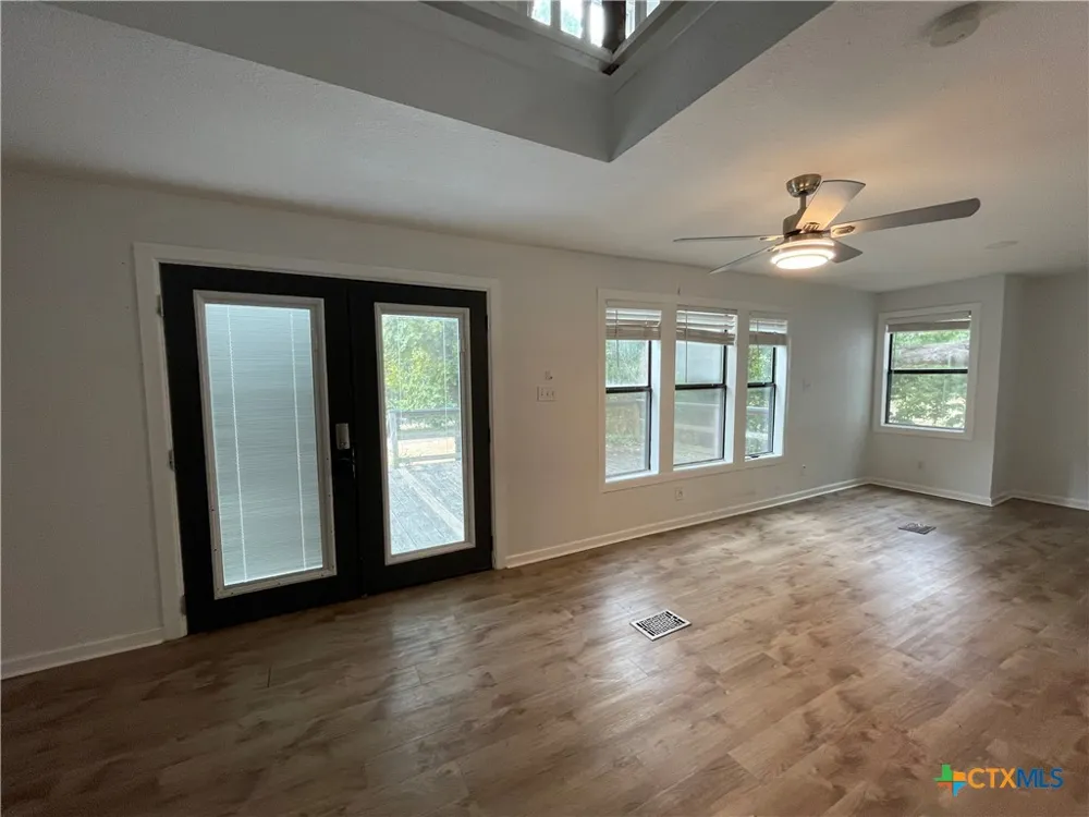 625 E 13th Avenue Belton, TX 76513