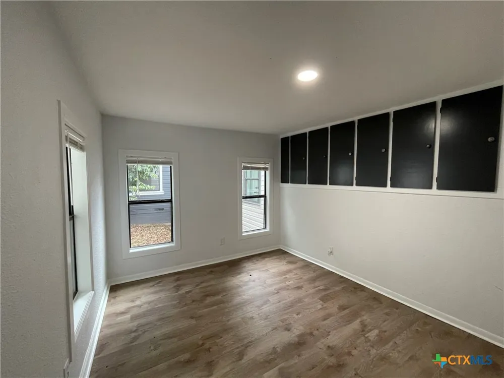 625 E 13th Avenue Belton, TX 76513