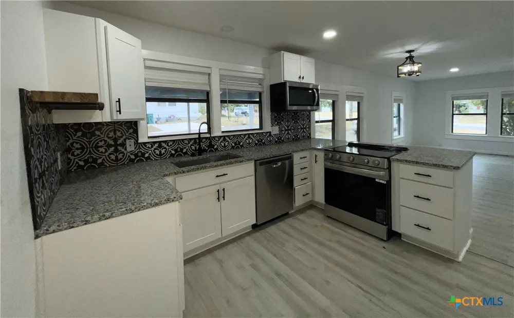 625 E 13th Avenue Belton, TX 76513