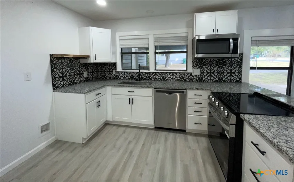 625 E 13th Avenue Belton, TX 76513