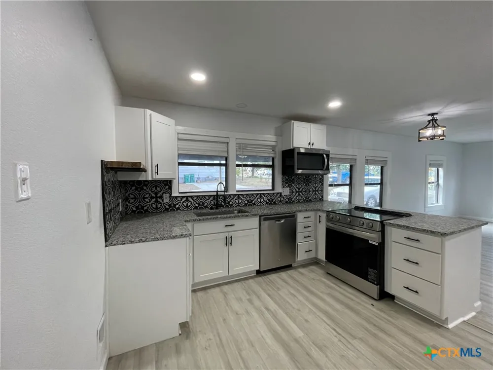 625 E 13th Avenue Belton, TX 76513
