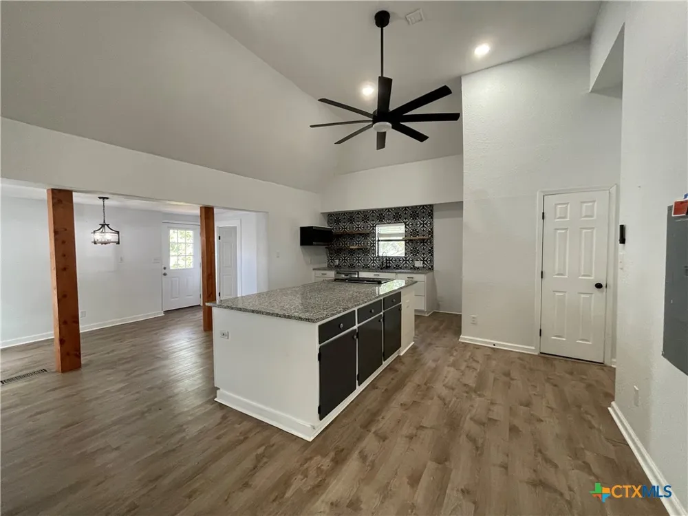 625 E 13th Avenue Belton, TX 76513