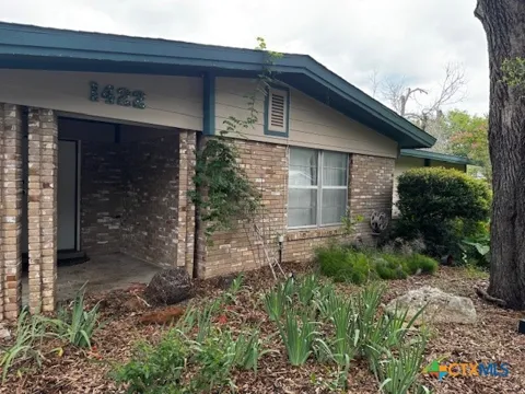 1422 Mockingbird Lane