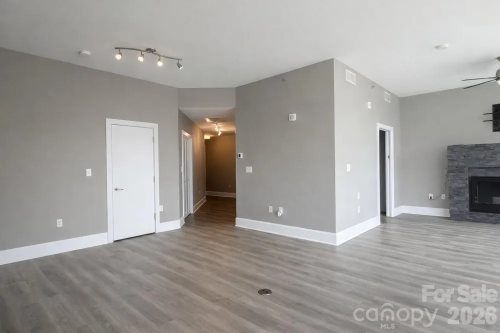 333 W Trade Street #907 Charlotte, NC 28202