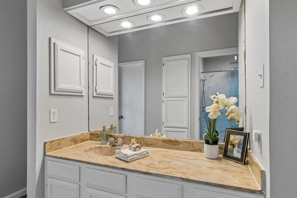 6512 Highview Terrace Watauga, TX 76148