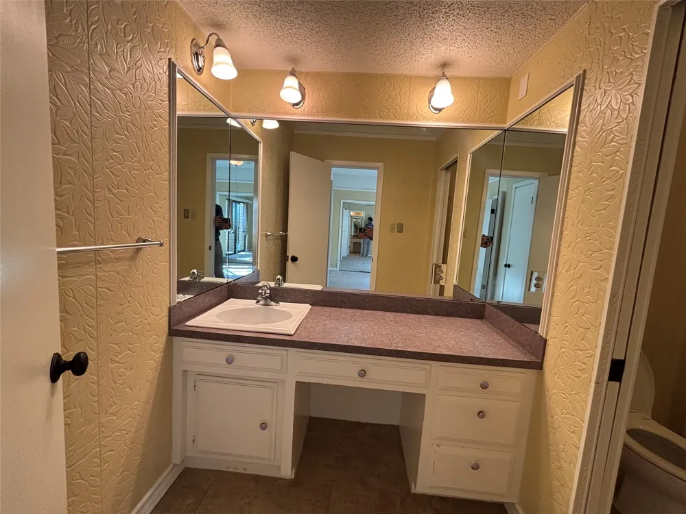 4702 Ranch View Road Fort Worth, TX 76109