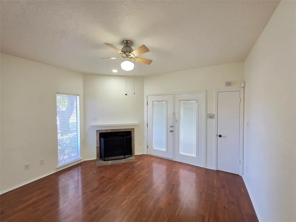 3117 Sondra Drive #103 Fort Worth, TX 76107