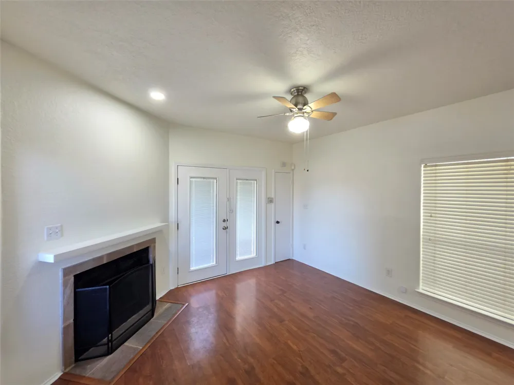 3117 Sondra Drive #103 Fort Worth, TX 76107