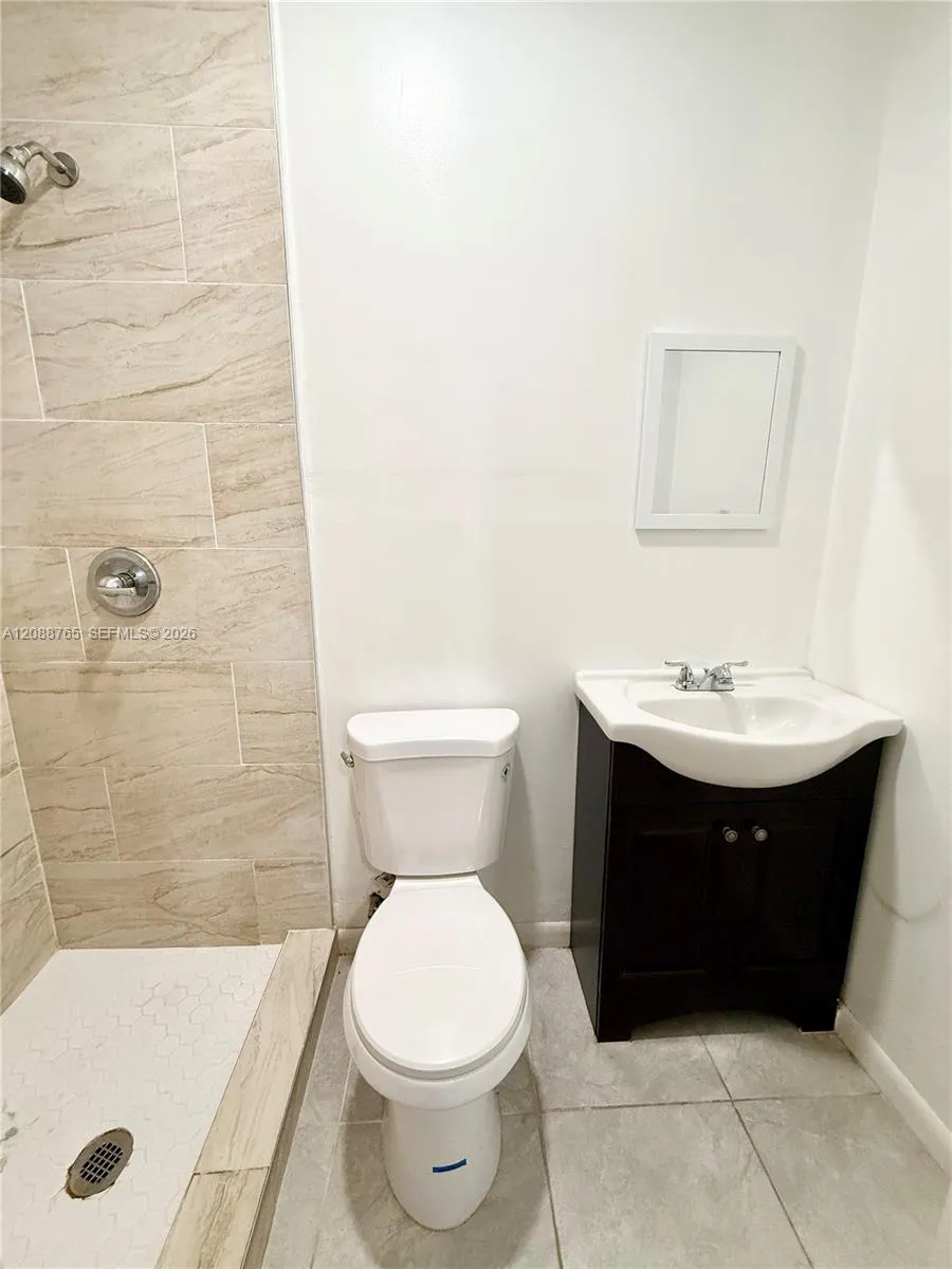 29 NW 6th Ct #B Fort Lauderdale, FL 33311