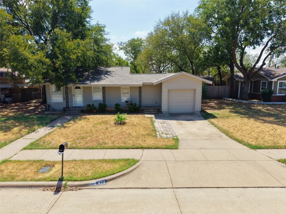 424 E Ellen Avenue Hurst, TX 76053