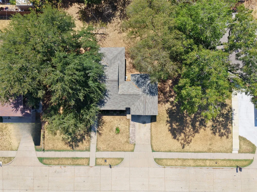 424 E Ellen Avenue Hurst, TX 76053