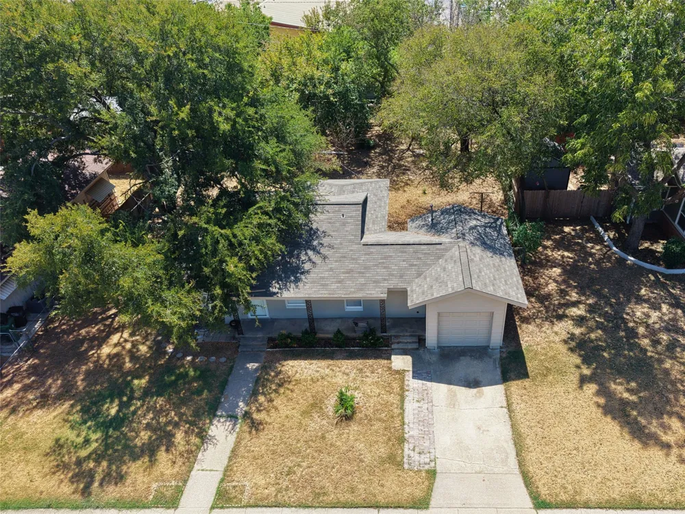 424 E Ellen Avenue Hurst, TX 76053
