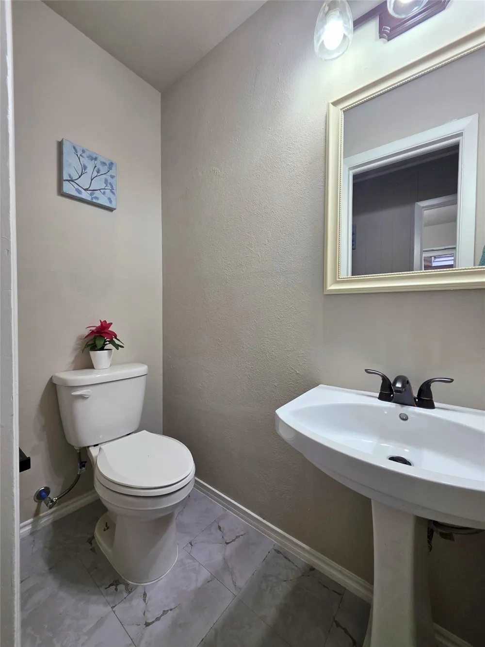 424 E Ellen Avenue Hurst, TX 76053