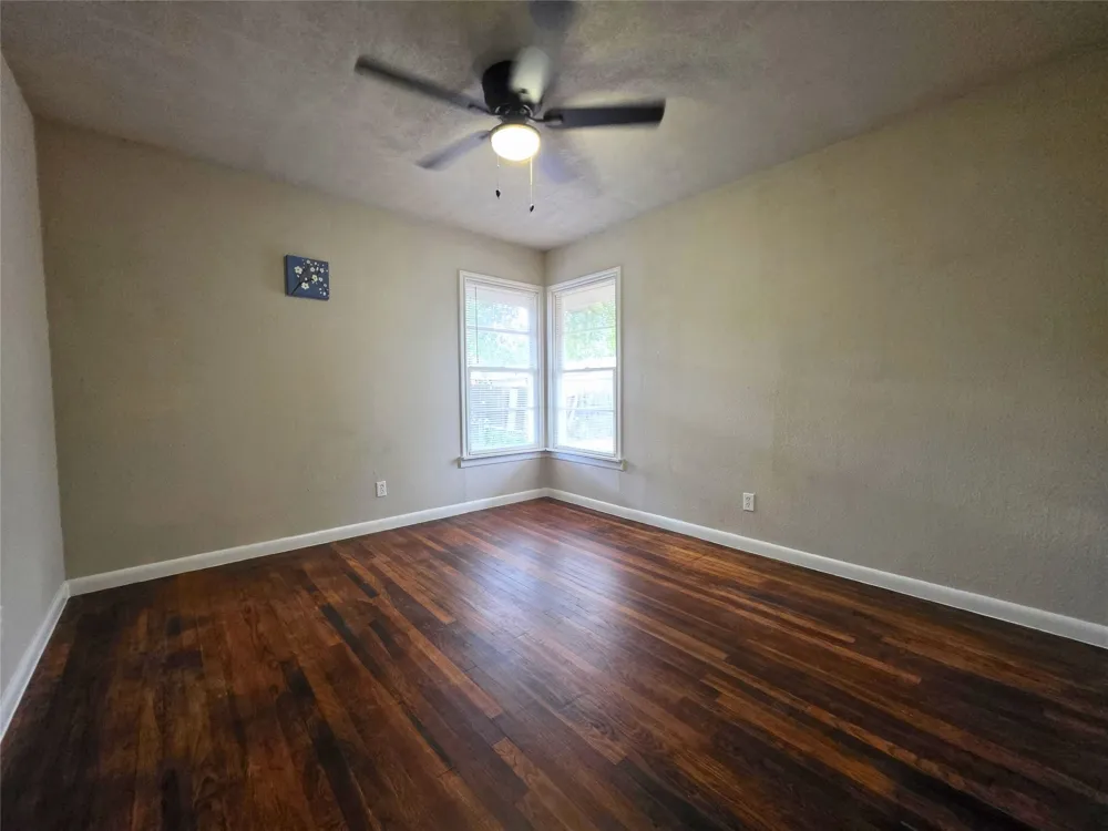 424 E Ellen Avenue Hurst, TX 76053