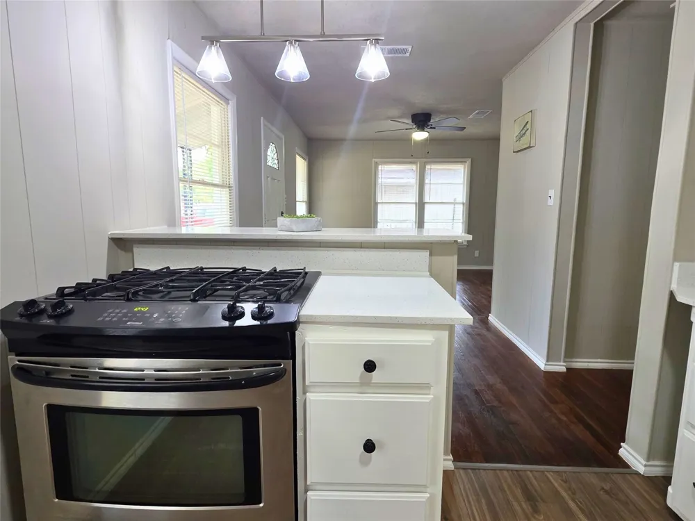 424 E Ellen Avenue Hurst, TX 76053