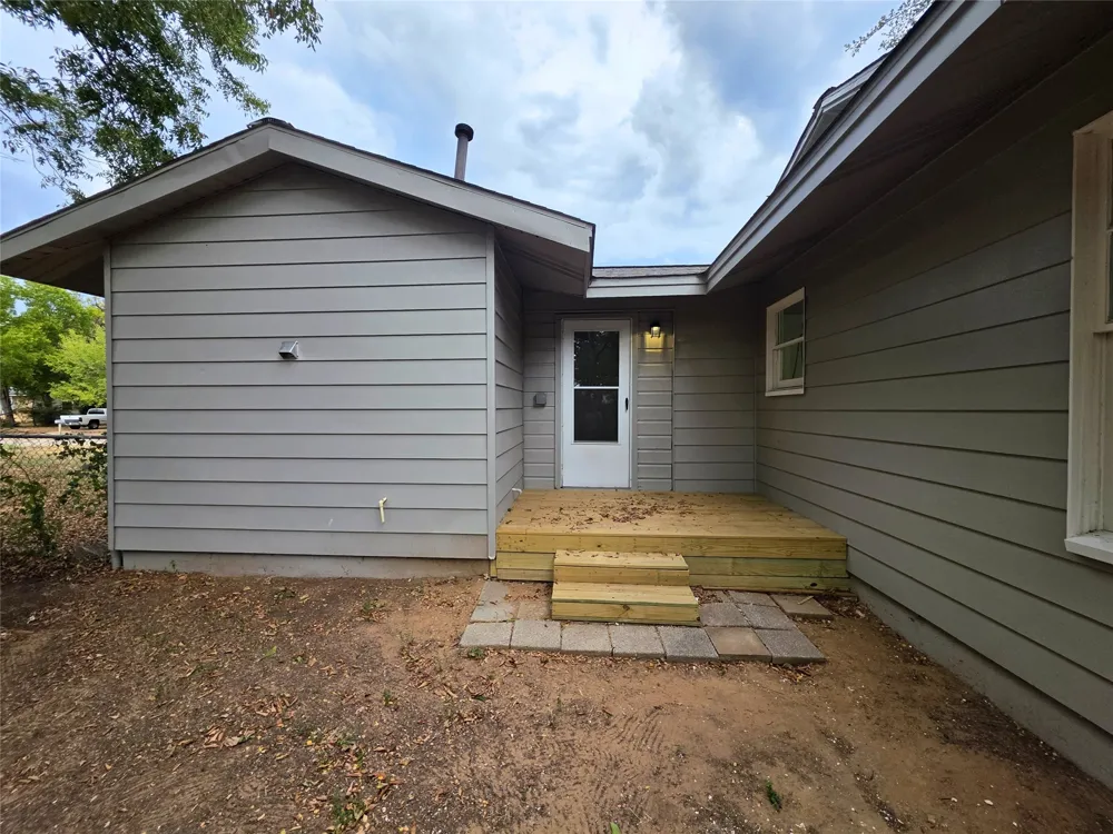 424 E Ellen Avenue Hurst, TX 76053