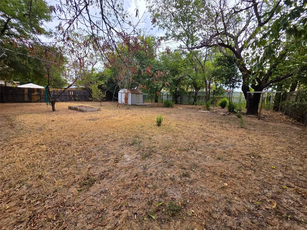 424 E Ellen Avenue Hurst, TX 76053