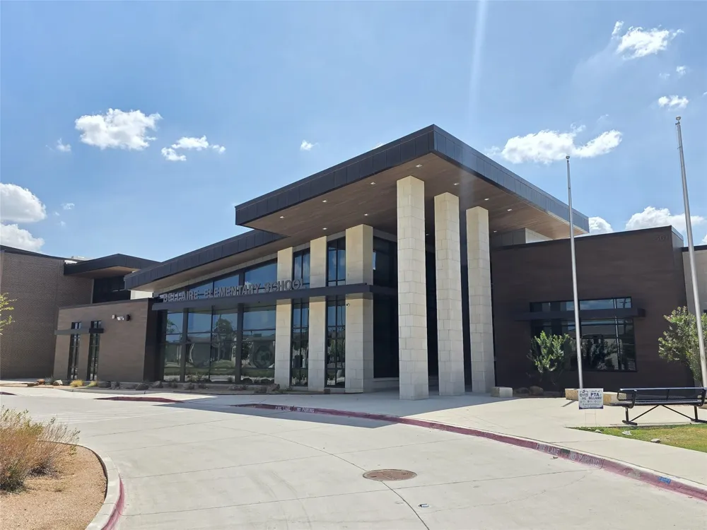 424 E Ellen Avenue Hurst, TX 76053