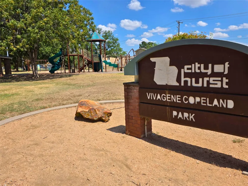 424 E Ellen Avenue Hurst, TX 76053