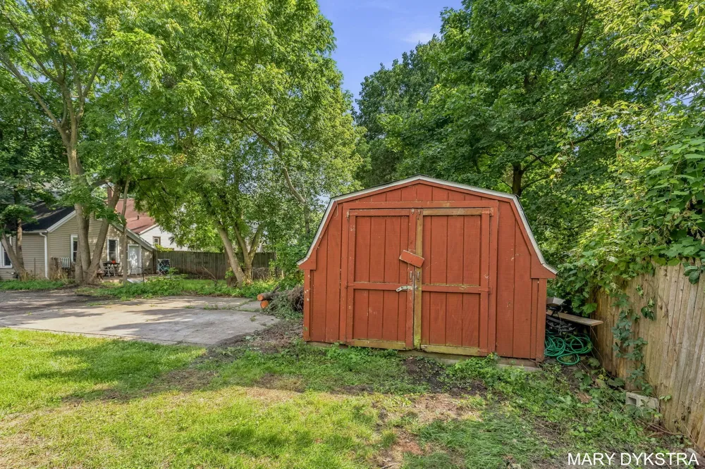 823 Prospect Avenue NE Grand Rapids, MI 49503