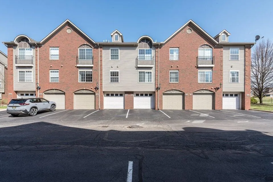 120 W Oakbrook Drive Ann Arbor, MI 48103