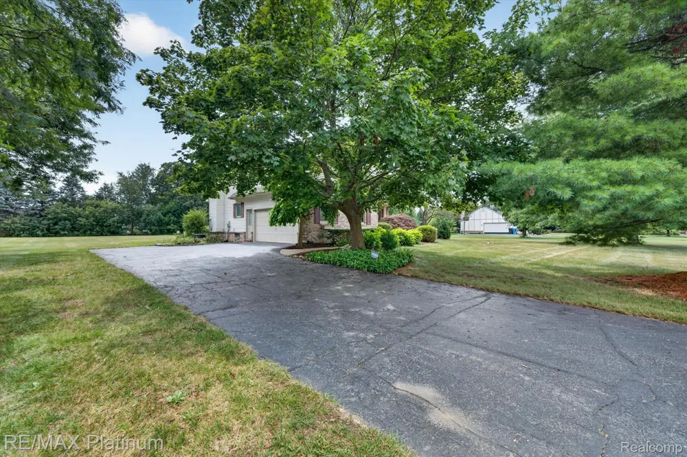 7892 Birkenstock Drive Genoa Township, MI 48114