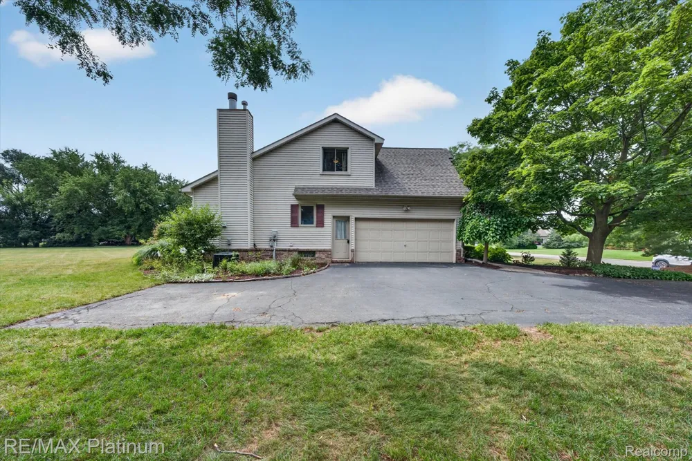 7892 Birkenstock Drive Genoa Township, MI 48114