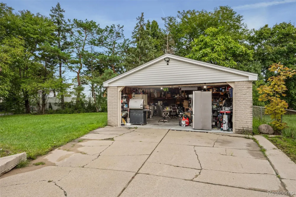 39128 Ironstone Drive Sterling Heights City, MI 48310