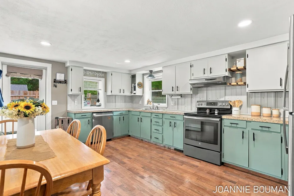 15412 Groesbeck Street Grand Haven Charter Township, MI 49417