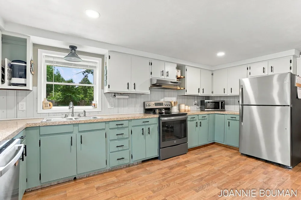 15412 Groesbeck Street Grand Haven Charter Township, MI 49417
