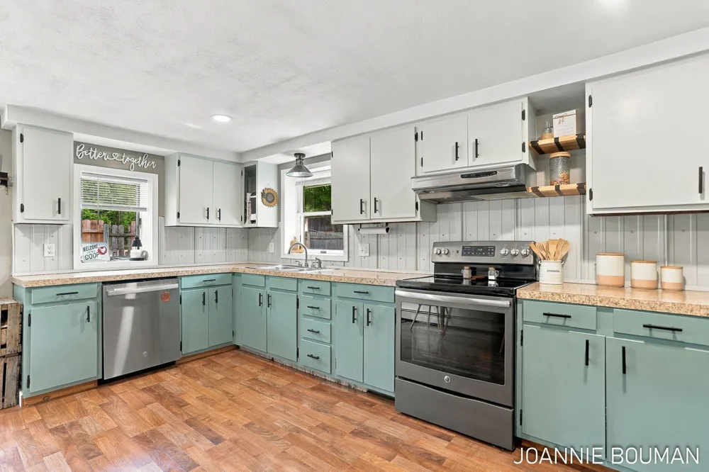 15412 Groesbeck Street Grand Haven Charter Township, MI 49417