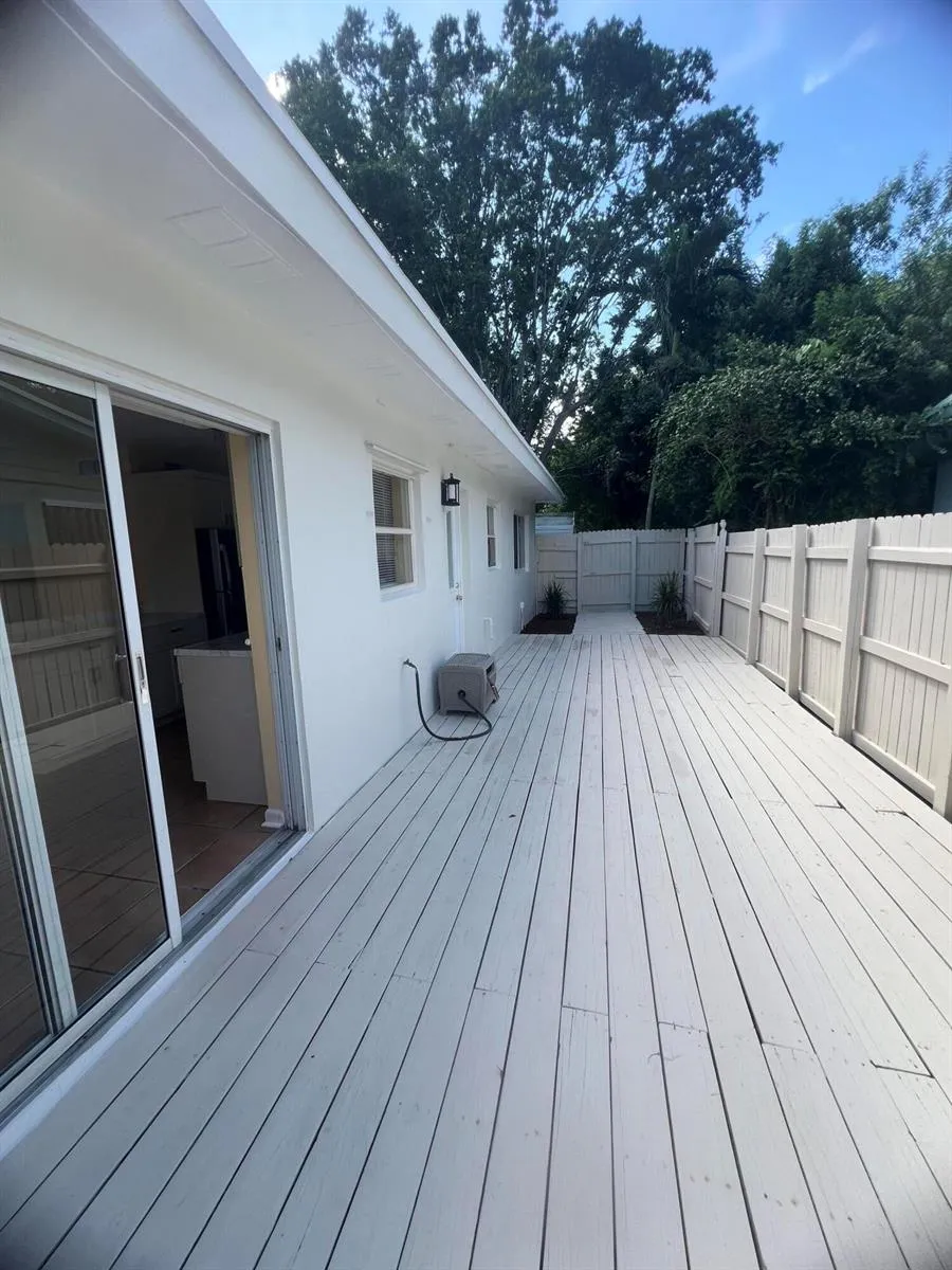 4052 Collin Drive West Palm Beach, FL 33406